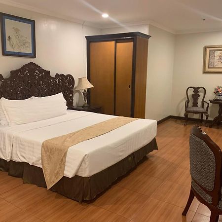 Crown Royale Hotel Balanga Luaran gambar