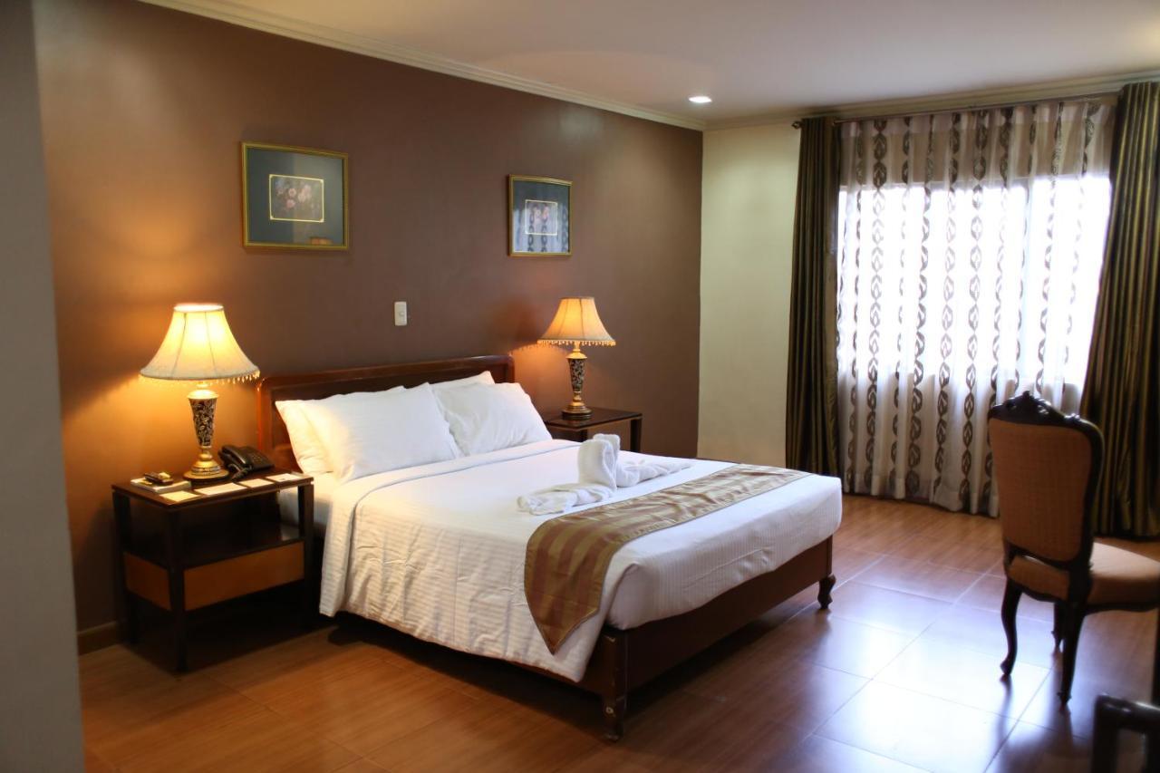 Crown Royale Hotel Balanga Luaran gambar