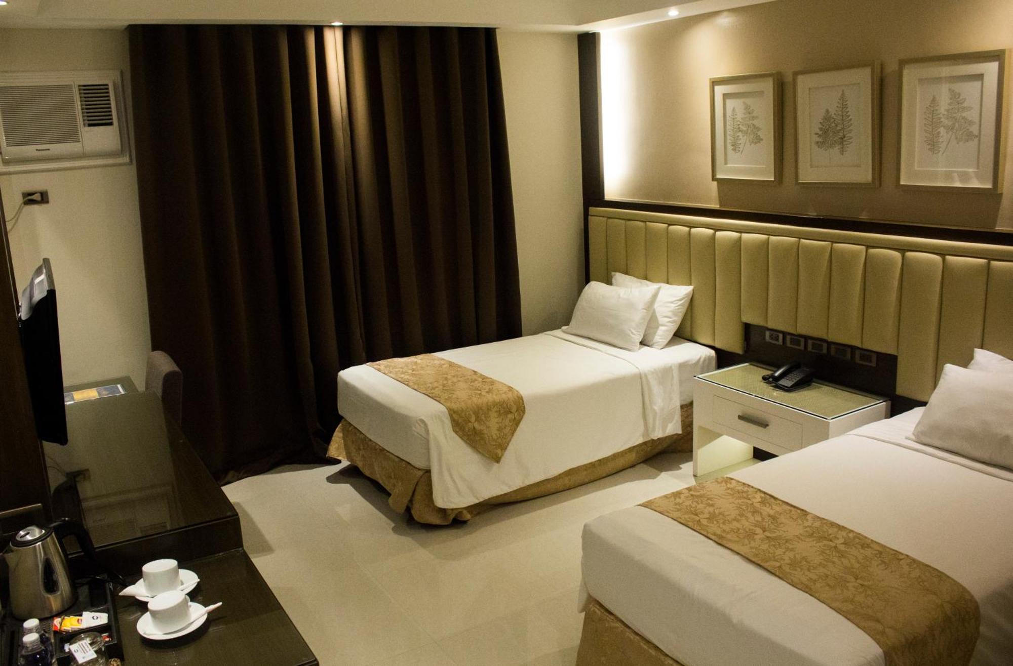 Crown Royale Hotel Balanga Luaran gambar