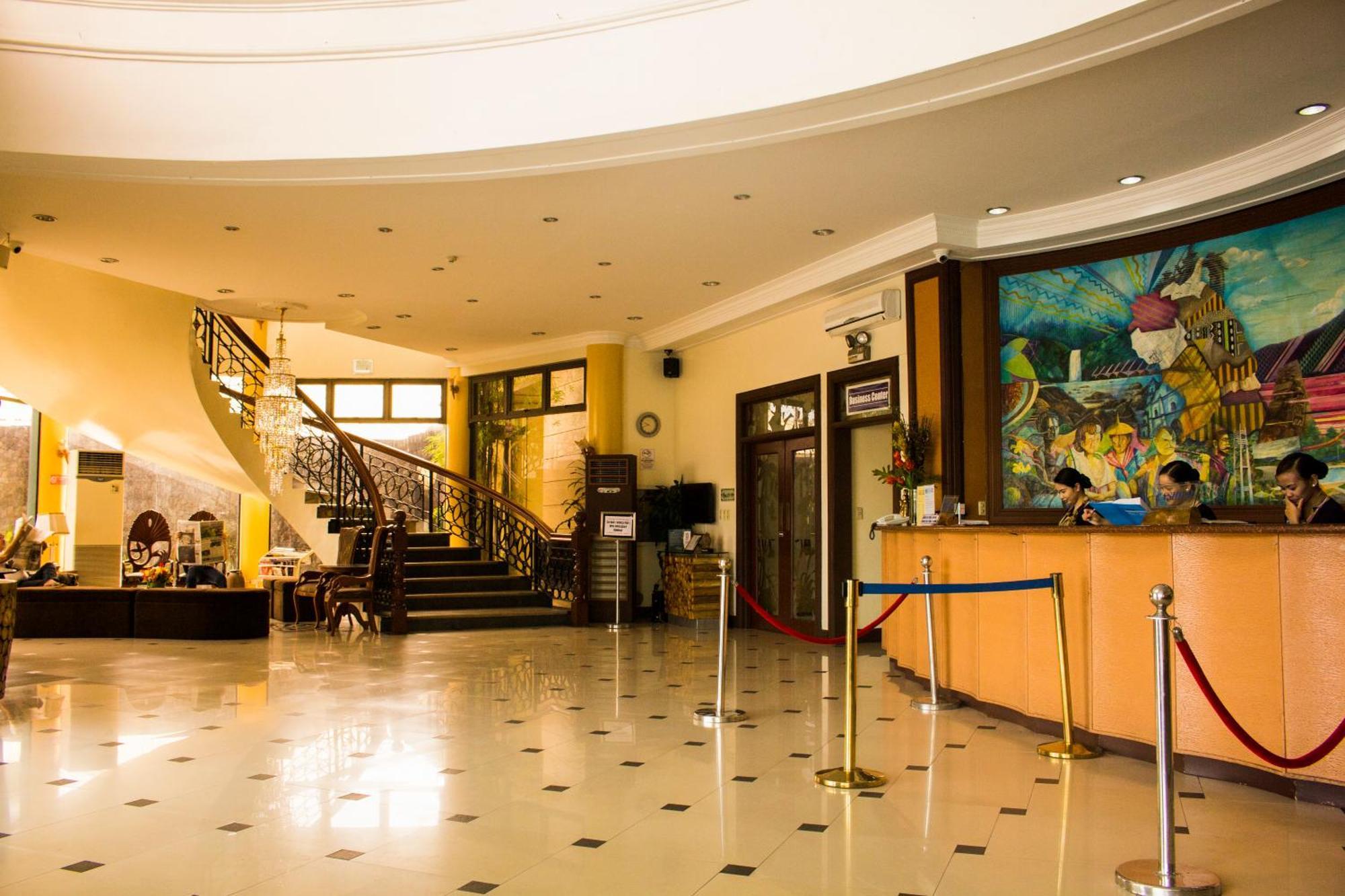 Crown Royale Hotel Balanga Luaran gambar