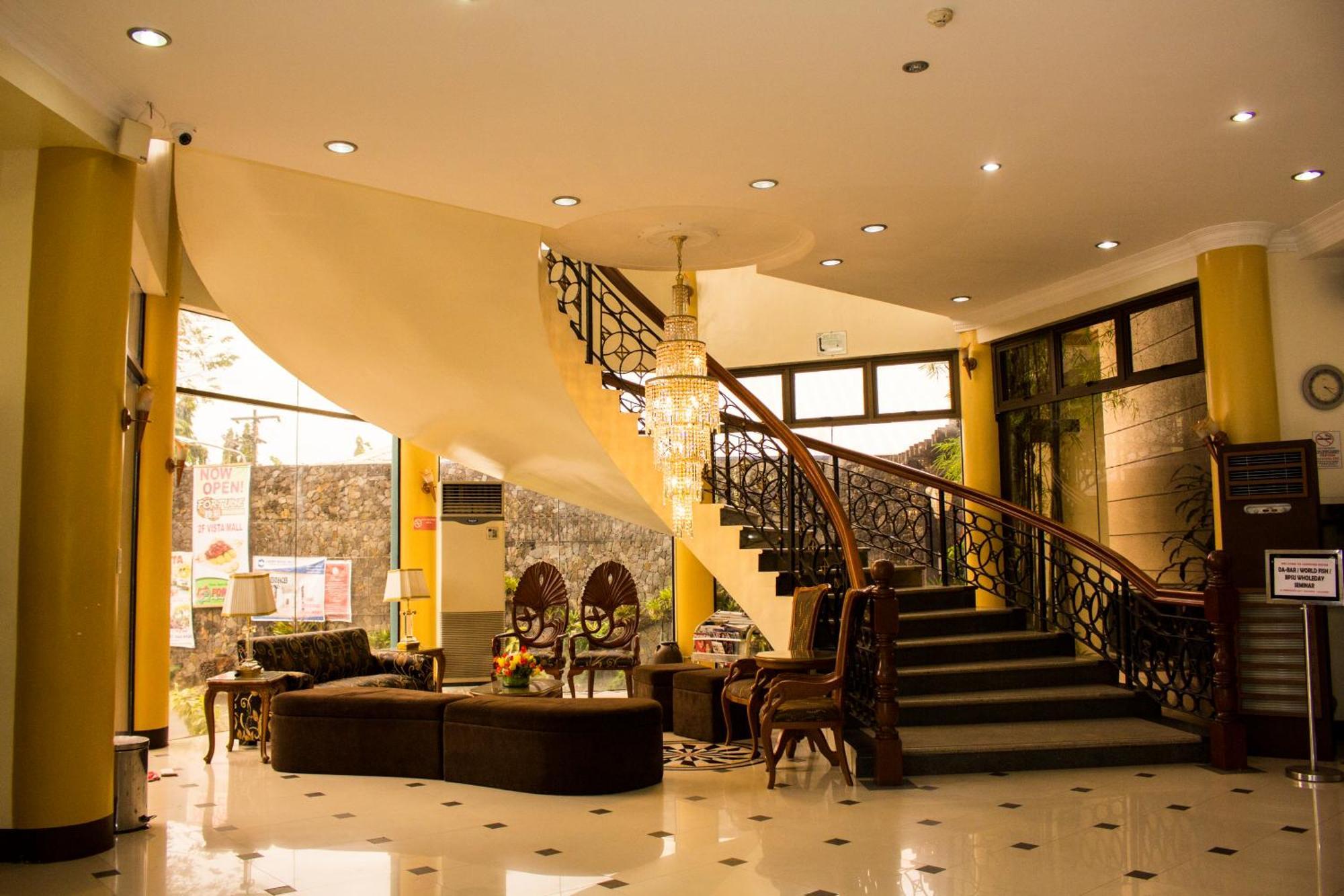 Crown Royale Hotel Balanga Luaran gambar