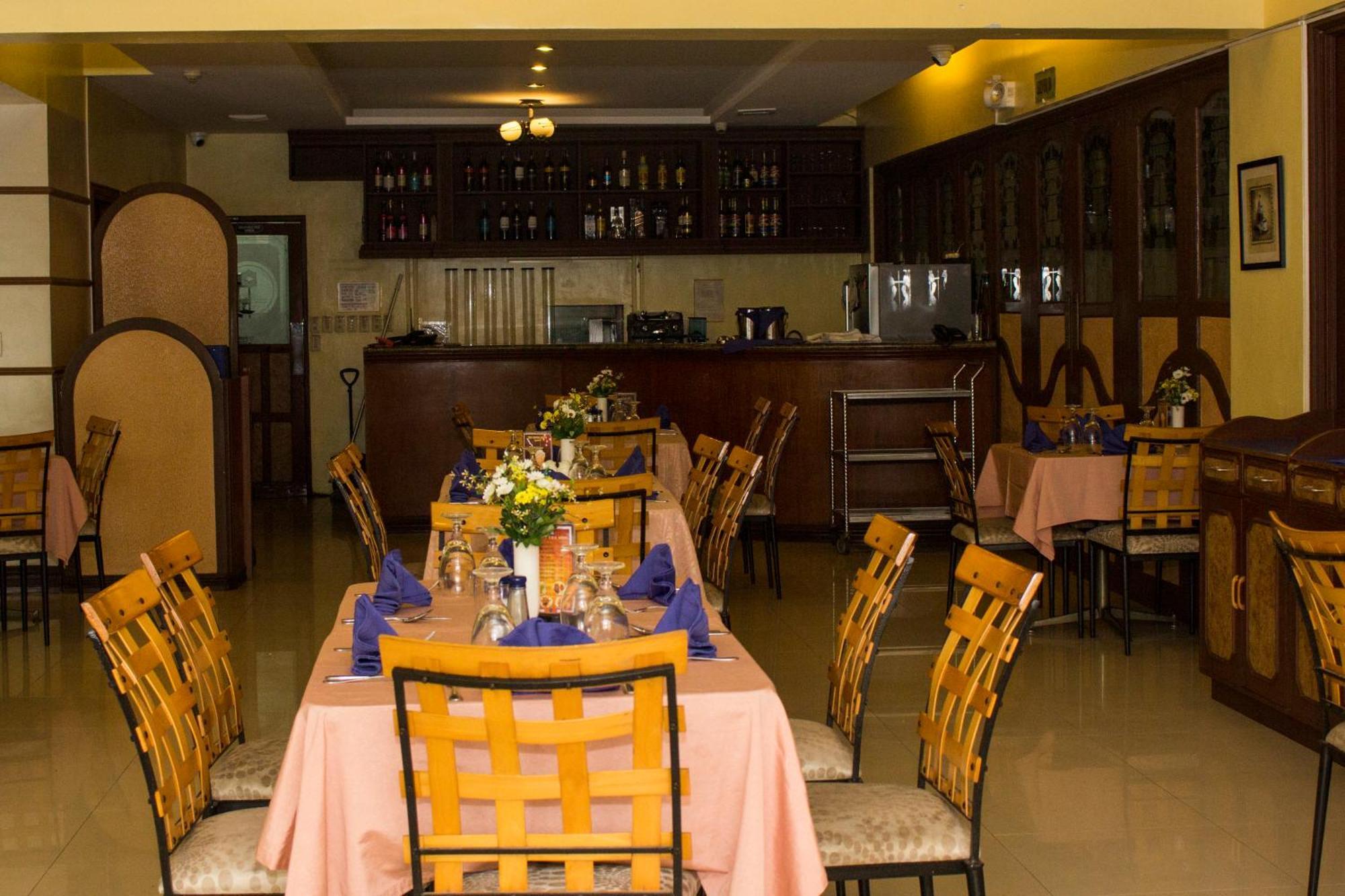 Crown Royale Hotel Balanga Luaran gambar