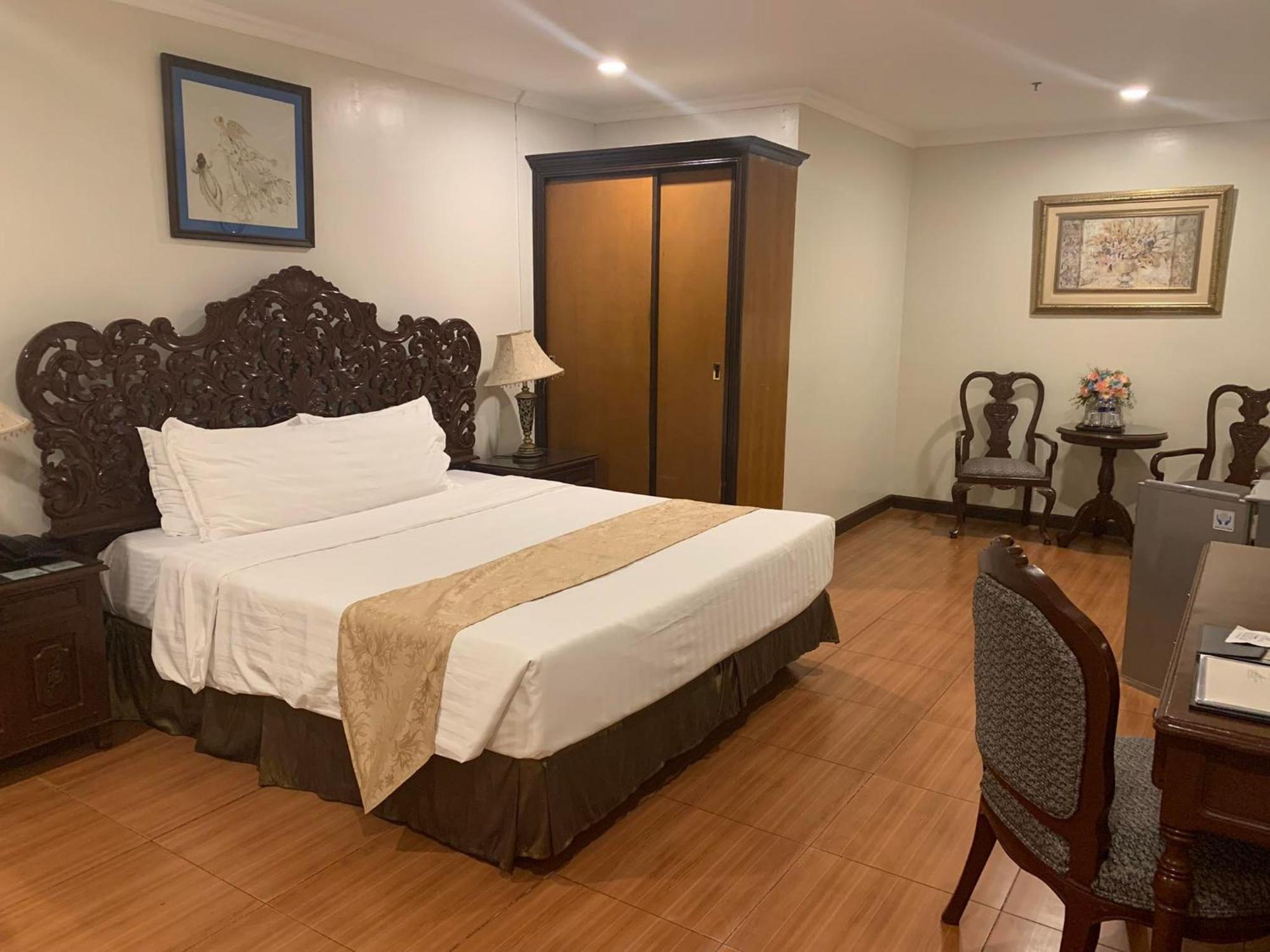 Crown Royale Hotel Balanga Luaran gambar