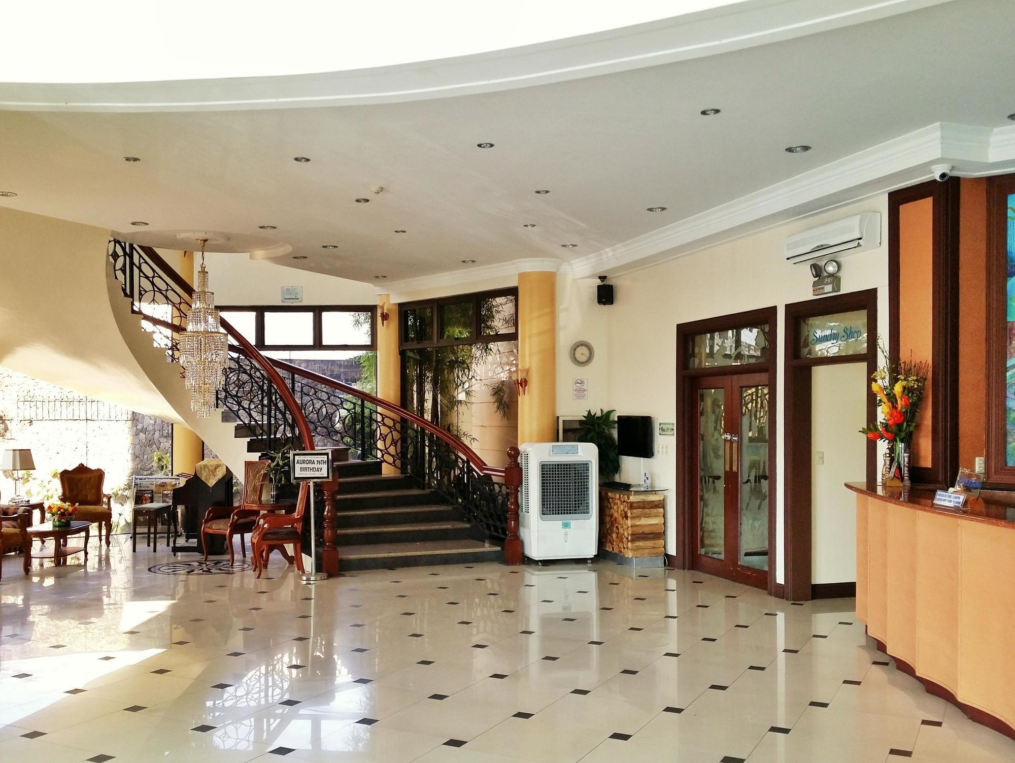 Crown Royale Hotel Balanga Luaran gambar