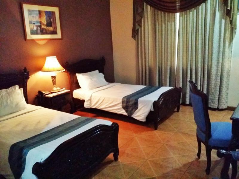 Crown Royale Hotel Balanga Luaran gambar