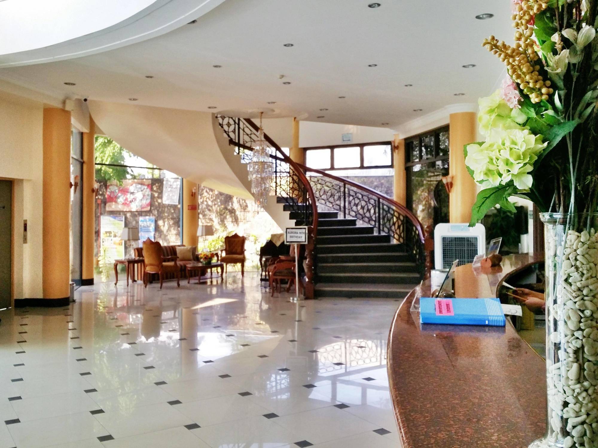 Crown Royale Hotel Balanga Luaran gambar
