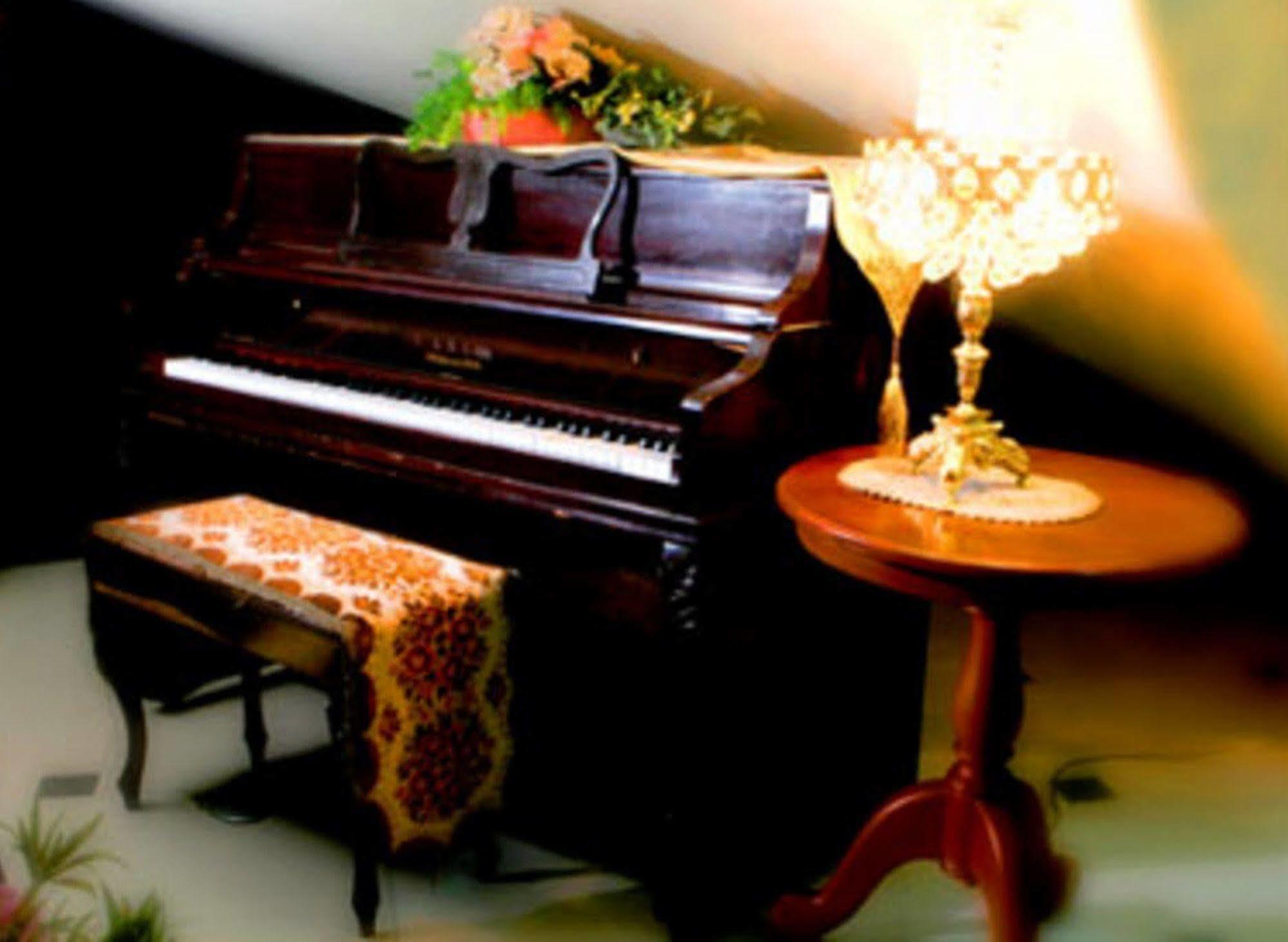 Crown Royale Hotel Balanga Luaran gambar