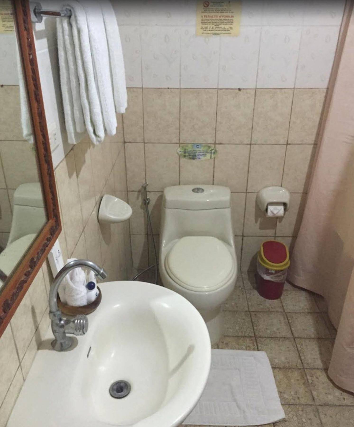 Crown Royale Hotel Balanga Luaran gambar