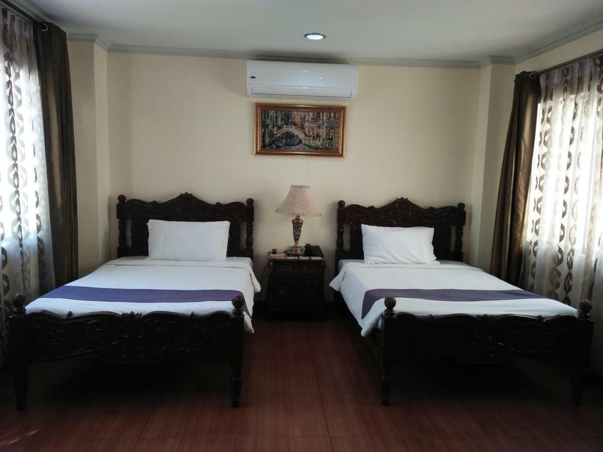 Crown Royale Hotel Balanga Luaran gambar
